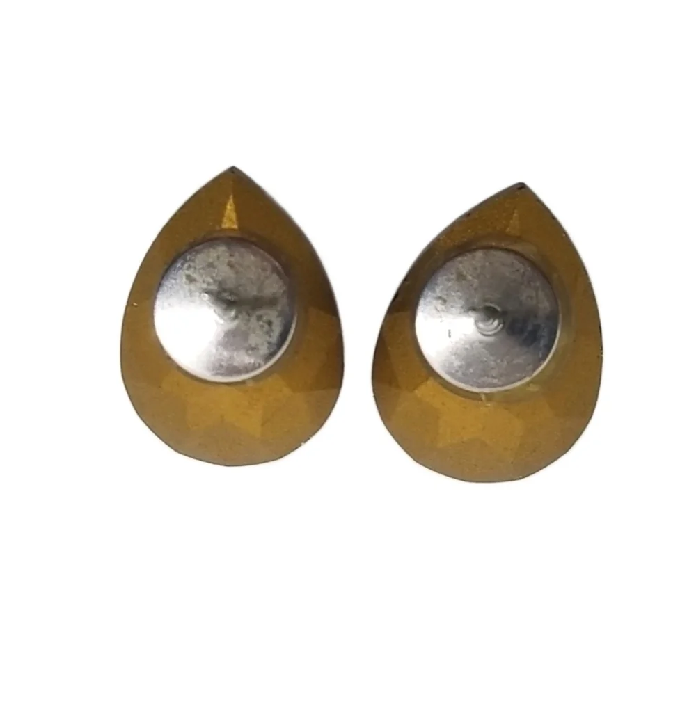 VINTAGE SPARKLING PEAR CUT RUBY RED AUSTRIAN CRYSTAL STUD EARRINGS
